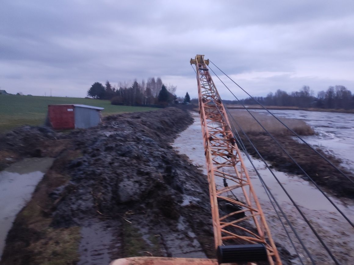 Niwelacja terenu, kopanie stawów.