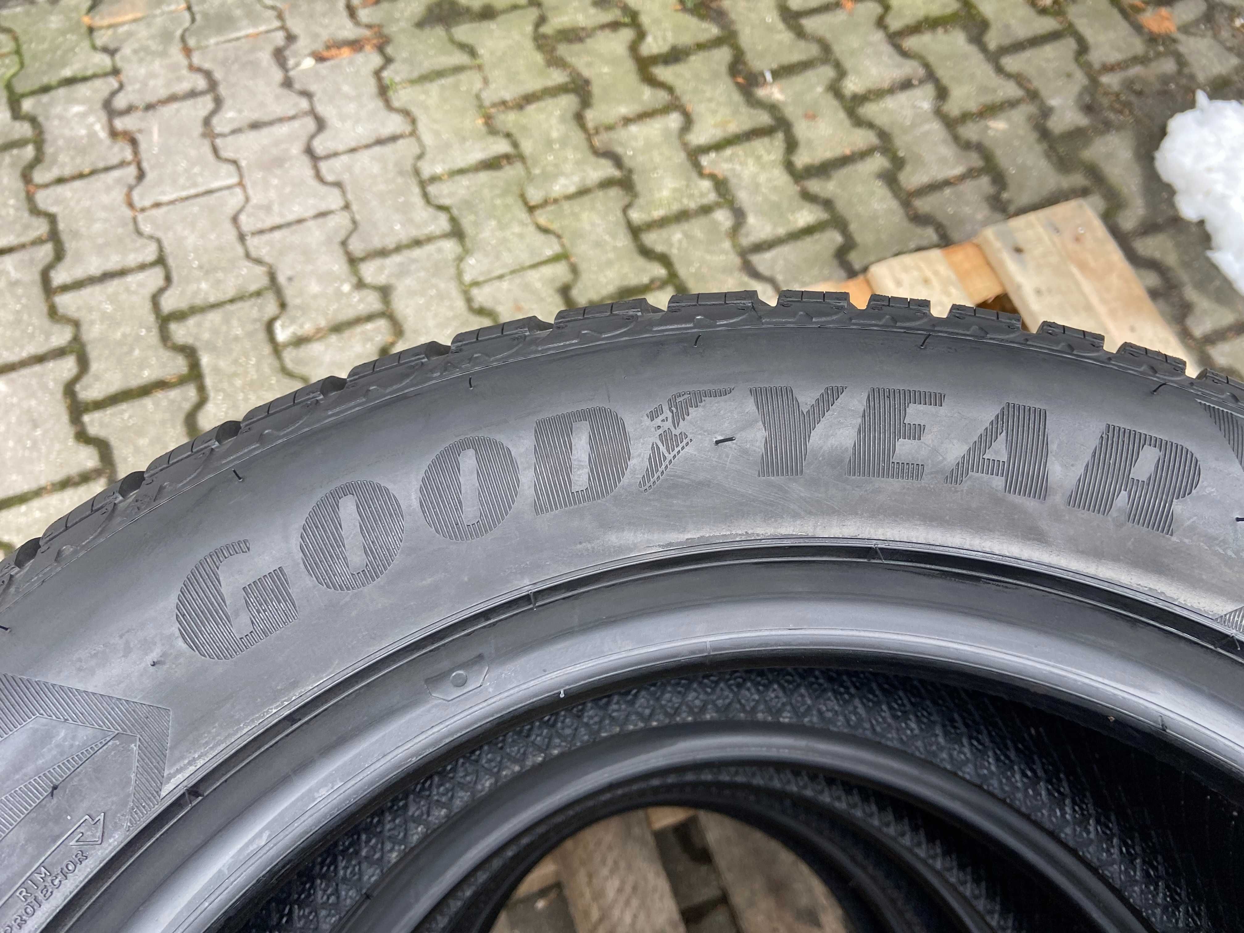 205/60R16 Goodyear Ultra Grip 8 Performanc Run Flat BMW