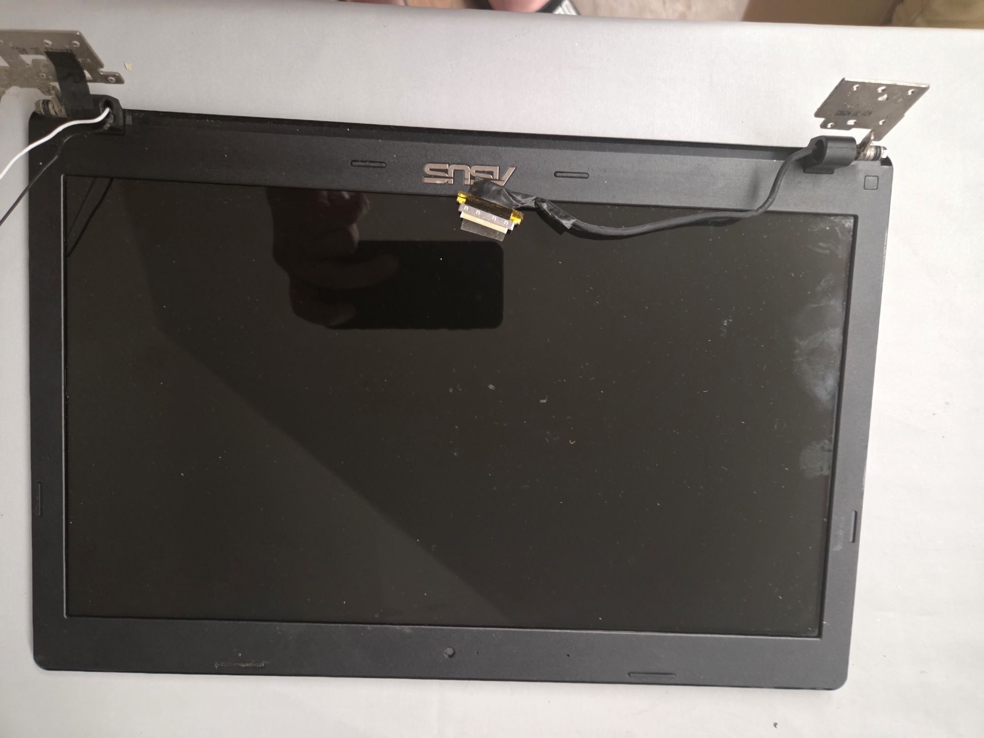 Sprzedam sprawny klapę Matrycy do laptopa ASUS X55A
