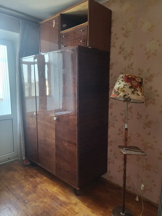 Меблі, тумбочка, шафа