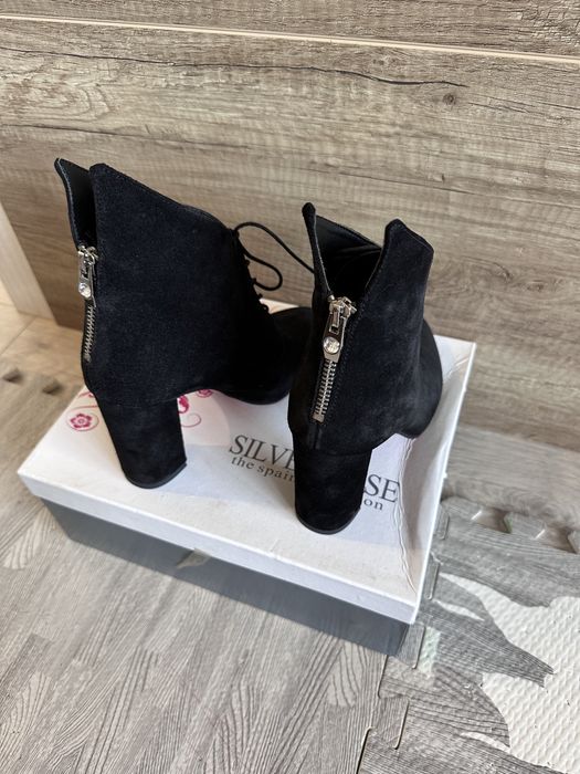 Ботінки на підборах