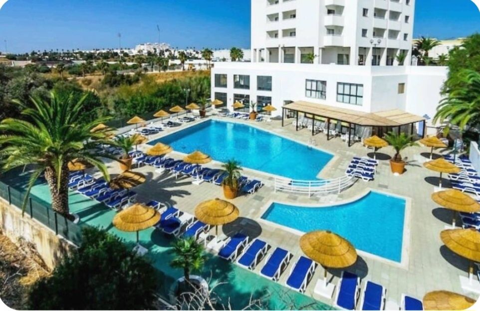 T1 em Condomínio com Piscinas e Jacuzzi – Arrendamento Temporário (