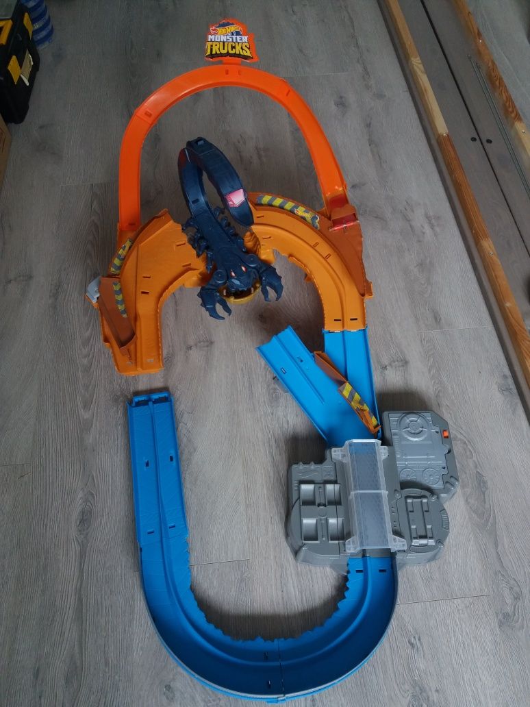Pista Hot Wheels Monster Trucks