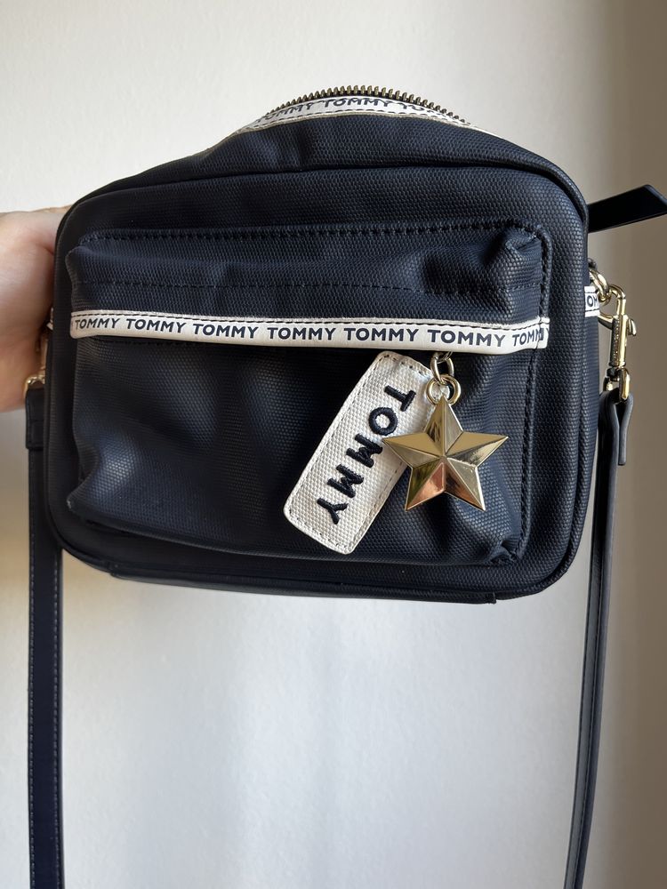 Torebka na ramię listonoszka Tommy Hilfiger