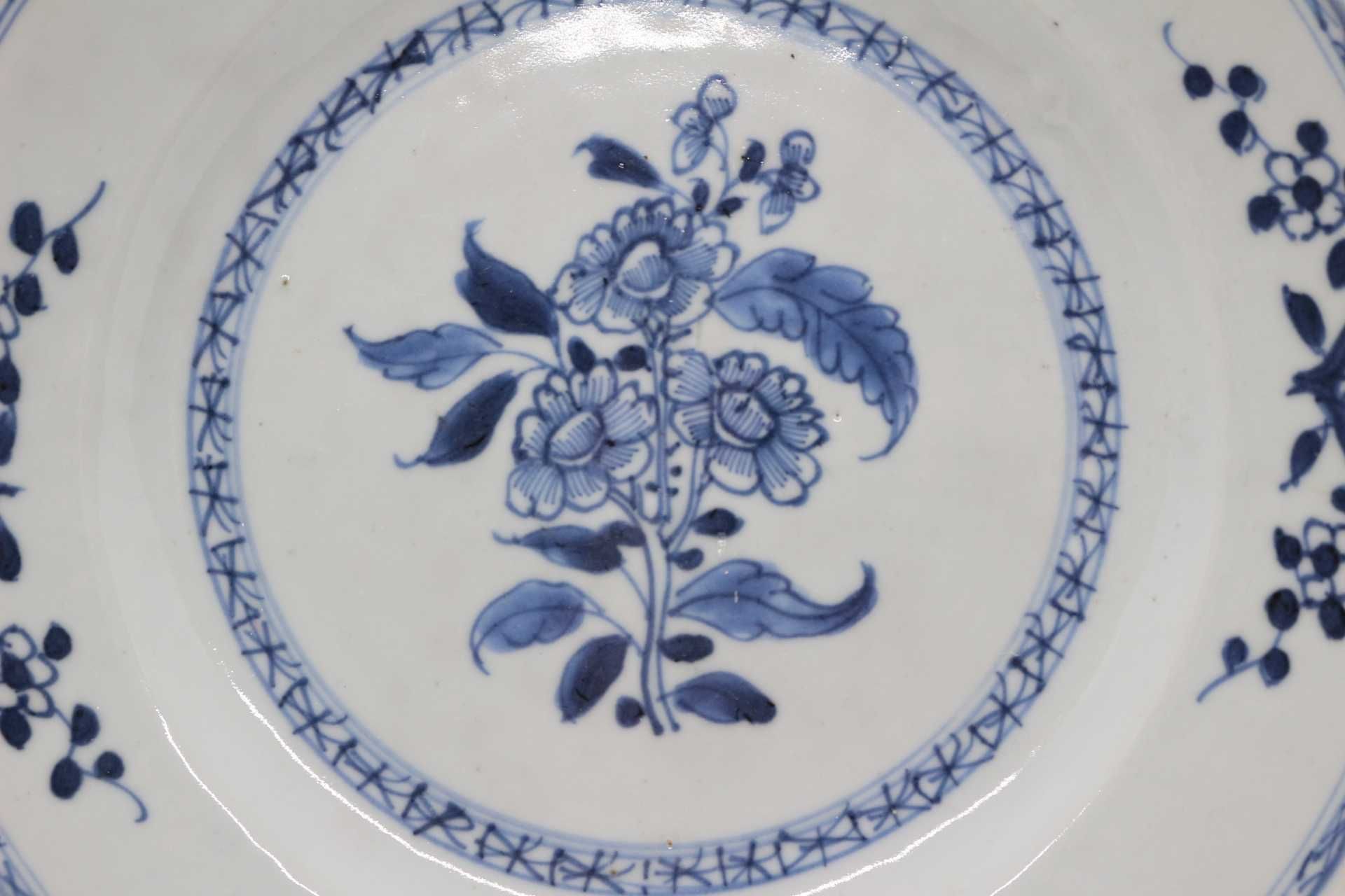 Prato porcelana Chinesa Floral Companhia das índias séc. XVIII/XIX