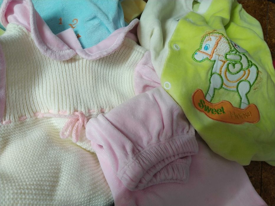 Vendo babygrows/fatinhos calça-camisola 0-3, 2, 3 meses.