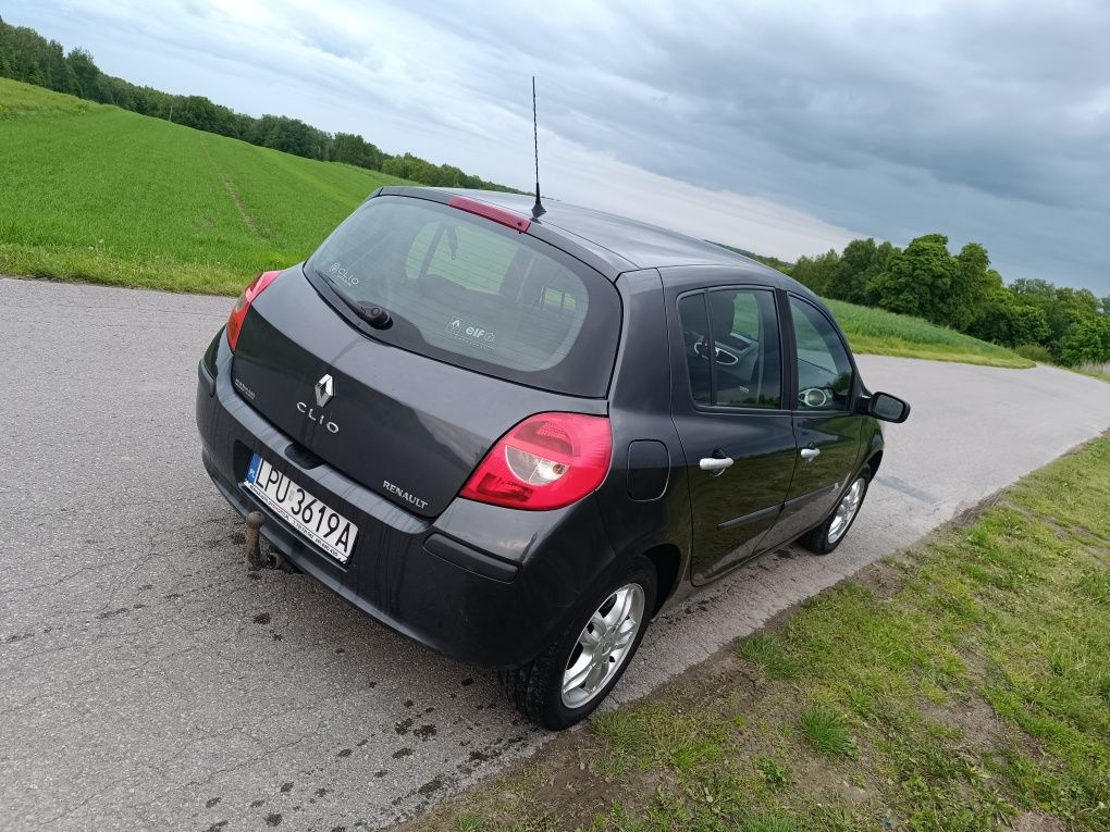 Renault Clio klima dwa kpl opon zarejestrowany hak