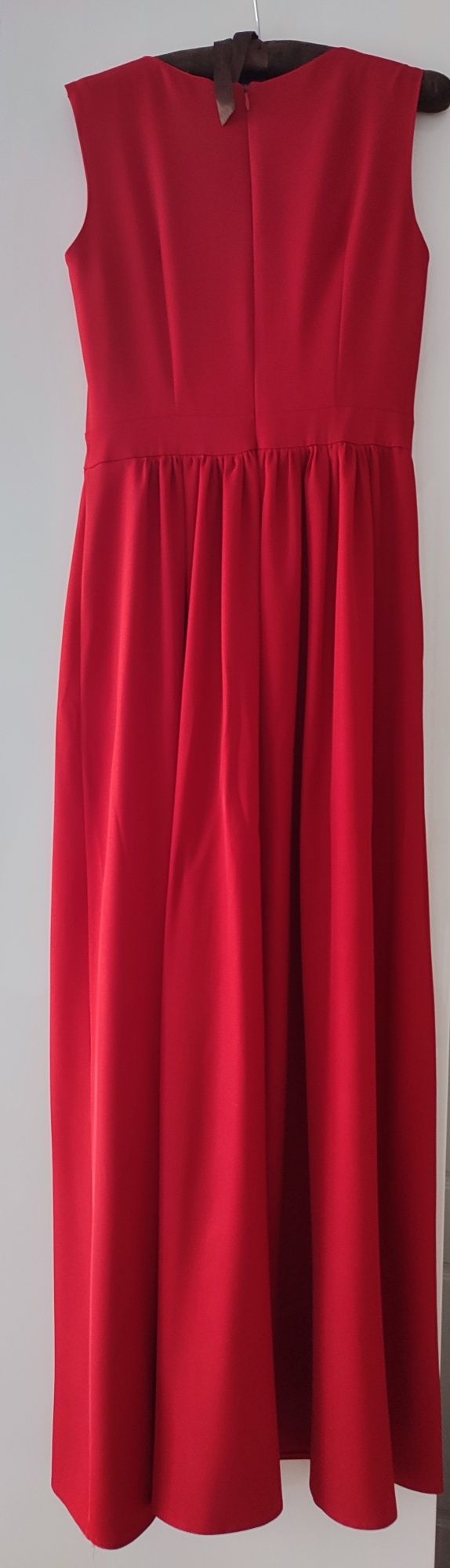 Czerwona sukienka maxi na wesele