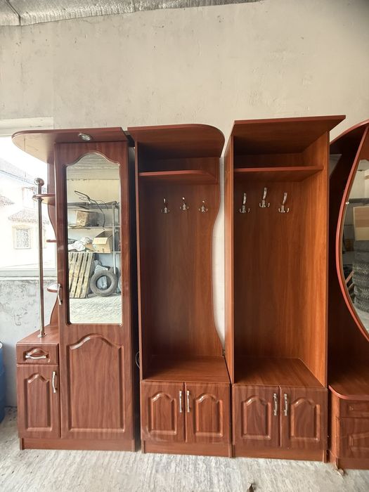 Продам прихожу в коридор