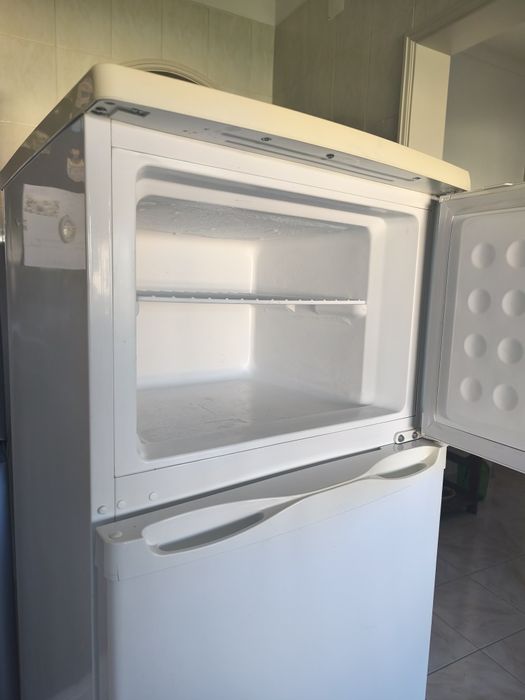 Frigorífico Jocel c/ congelador - Ef. Energ. A