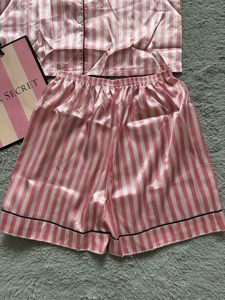 Różowa krótka satynowa piżama w paski jak Victoria’s Secret
