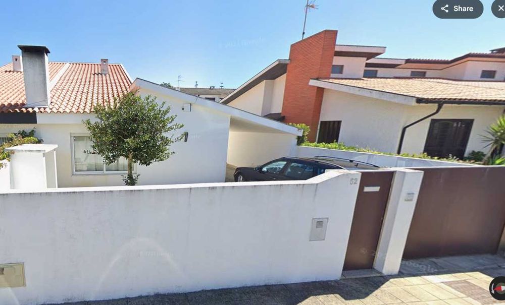 Moradia 3 Frentes T3 com Garagem e Salão de 40  m²