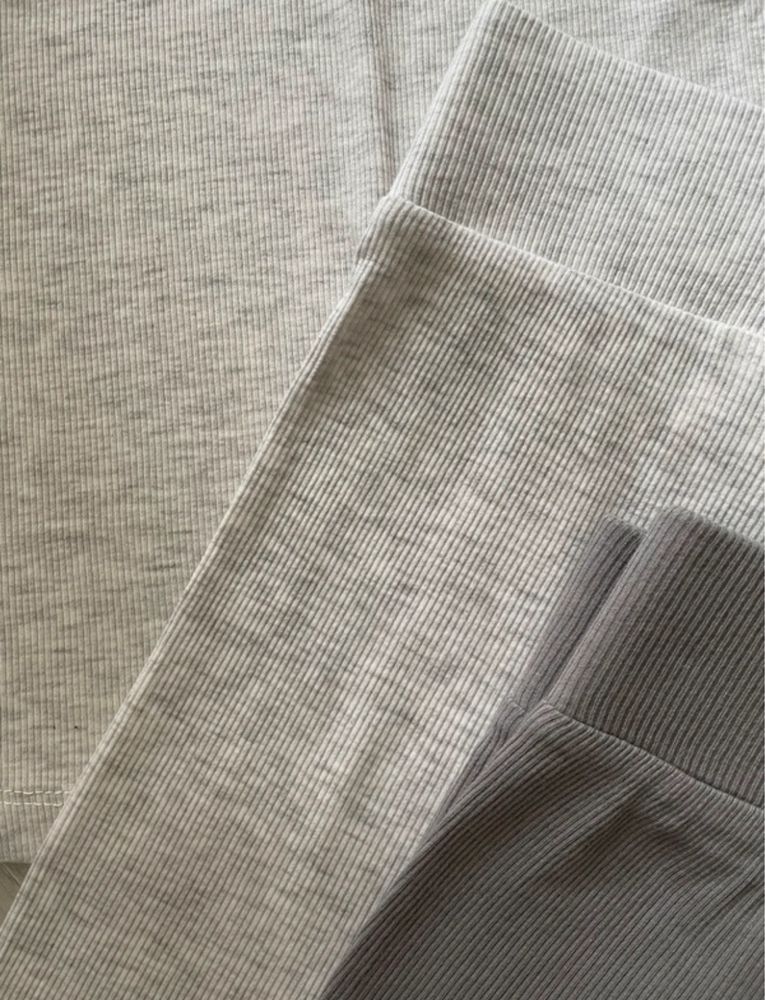 Szary zestaw prazkowany tshirt 134/140 i 2 pary kolarek 134