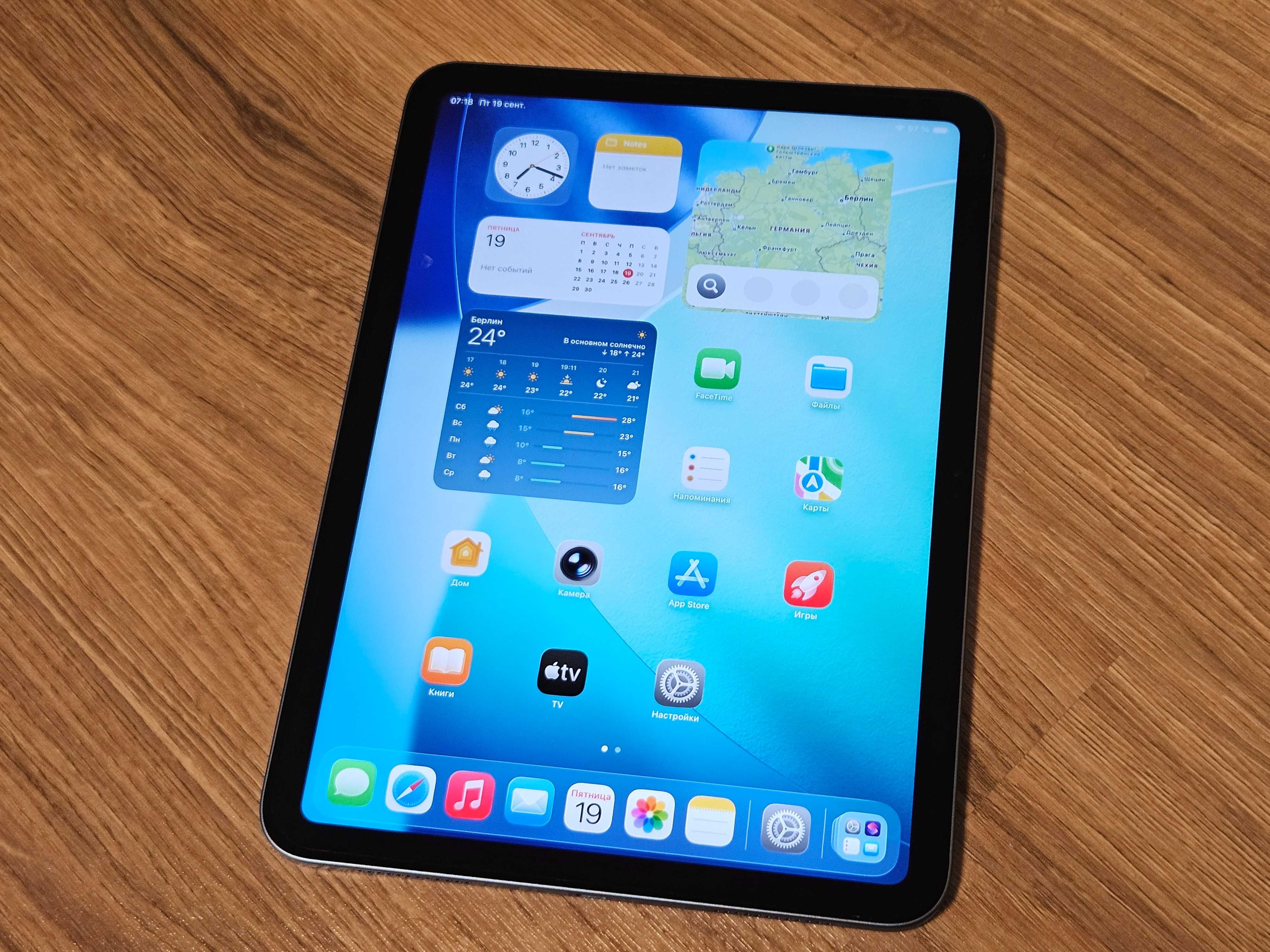 Apple iPad 10Gen Blue , 256GB ,Bypass. iOs 26