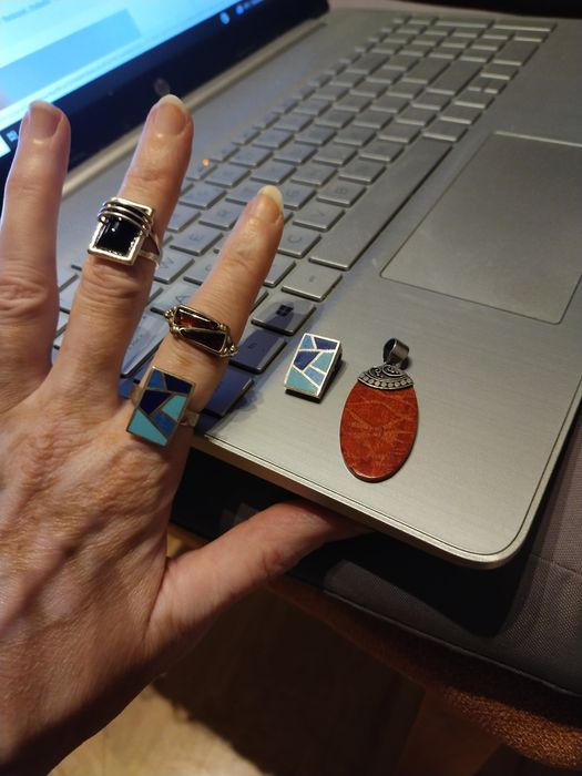 Pierścionki 3 sztuki(rozmiary 13-14-15)+dwie zawieszki