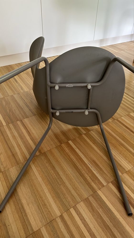 Krzesła Calligaris Basil 4 szt., oryginalne, w idealnym stanie