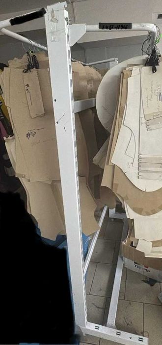 Стійка для лекал, шафа для лекал/одягу, директорський та офісні столи