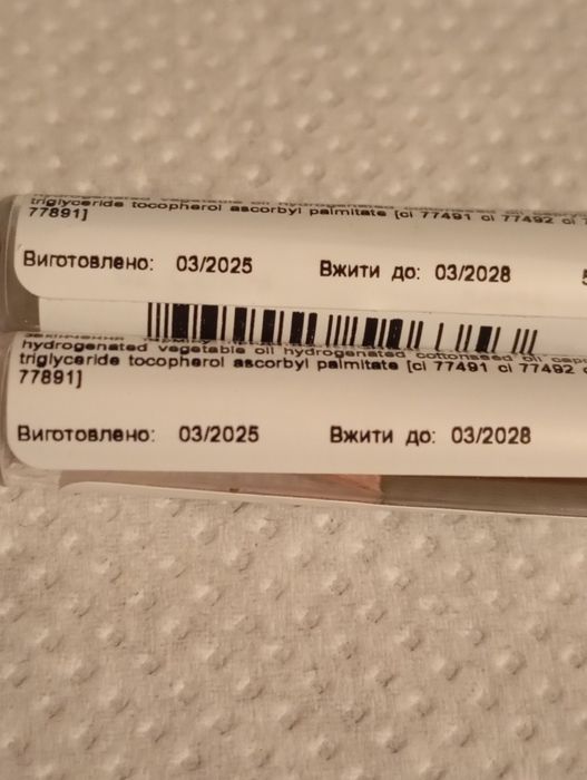 Ів Роше олівець для брів, бальзам для губ.