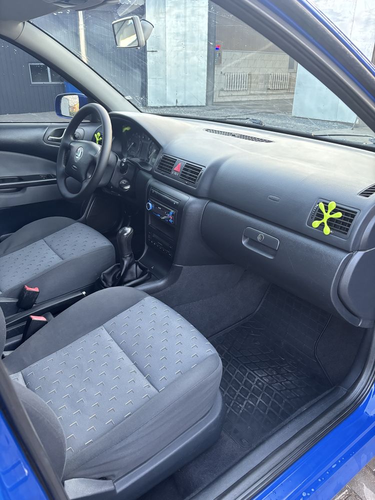 Skoda Oktavia tour 1.6 MPI lux