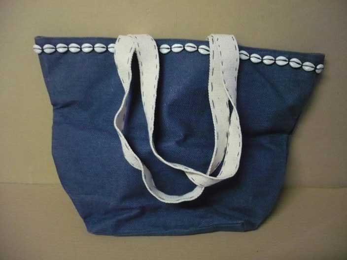 Bolsa de praia ornamentada com conchas