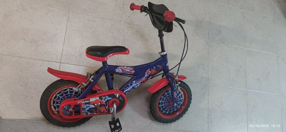 Bicicleta criança homem aranha