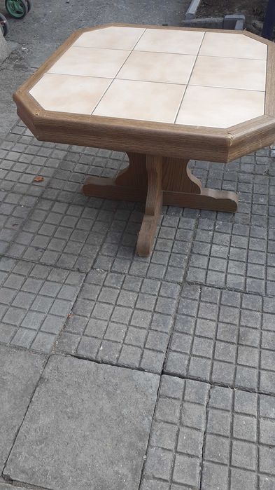 Продам столик для офиса размер 60 на 60 и высота 55 см.