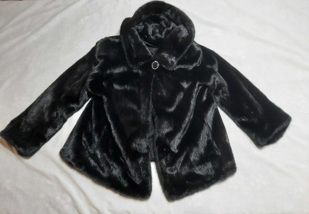 Шубка з чорної норки