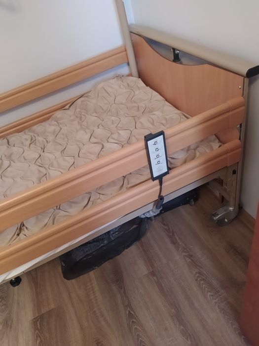 Sprzedam łóżko z materacem antyodleżynowym