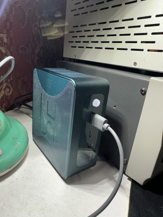 Mini pc Ryzen 7840hs  radeon 780m