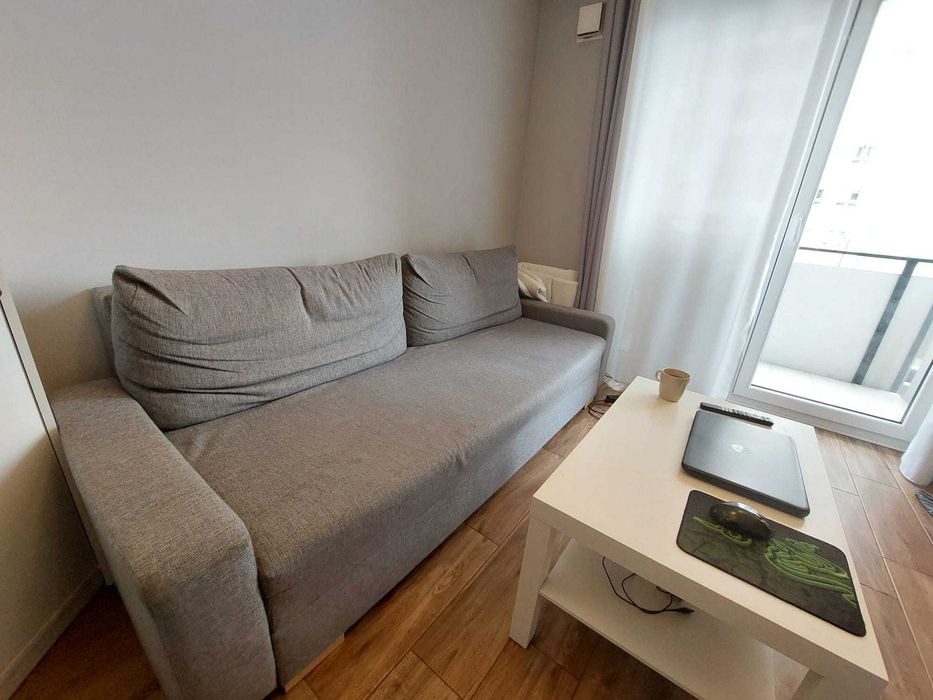 Używana kanapa z funkcją spania, dobrakondycja, z pojemnikiem. Sofabed