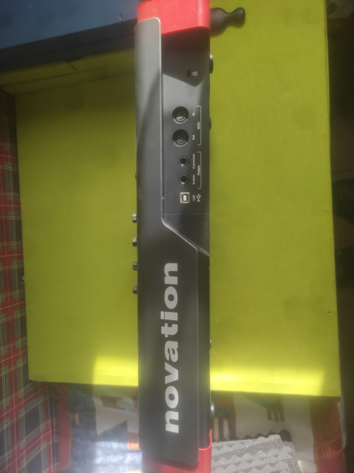 Teclado midi novation impulse 25