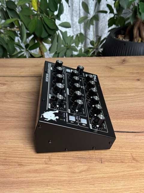 Moog Minitaur – desktopowy  analogowy syntezator basowy