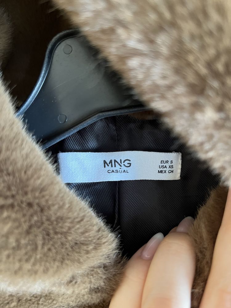 Brązowe futerko Mango