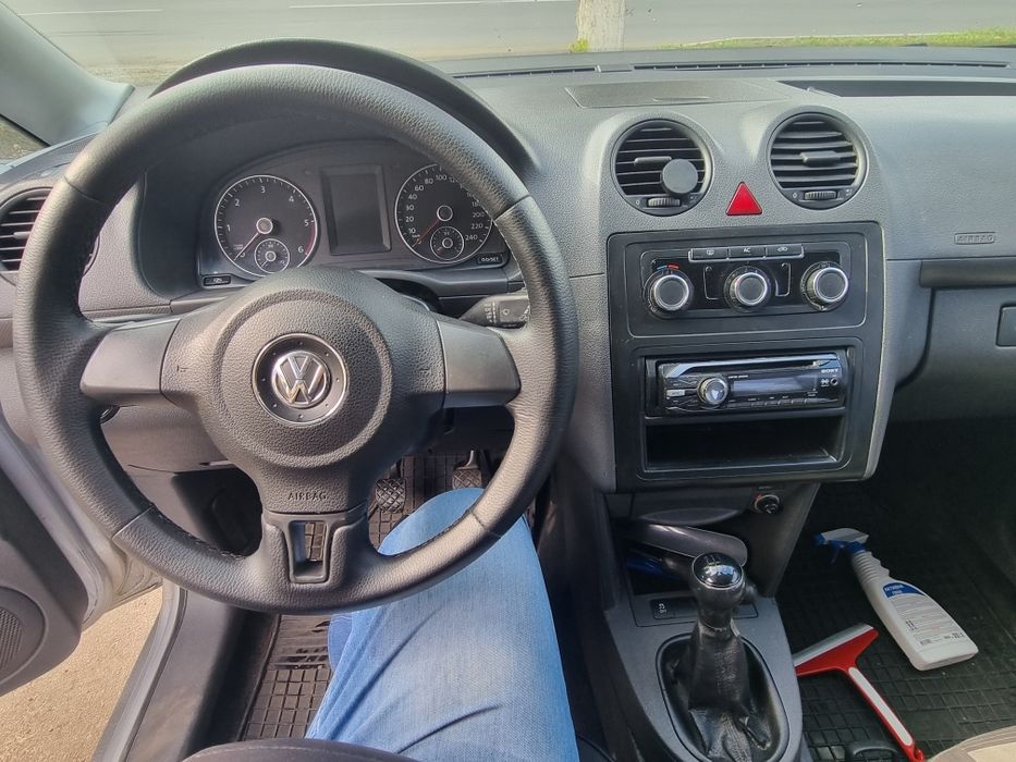 Продам VW CADDY  оригинальный пассажир декабрь 2010г.в.010ш