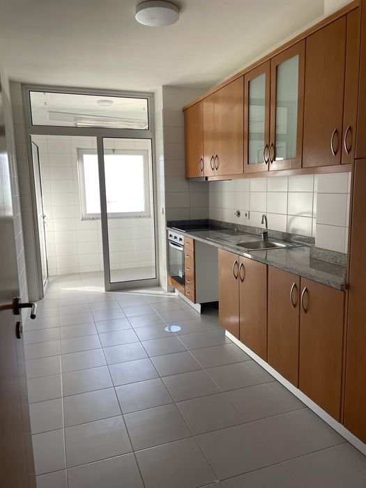 Apartamento T1 + 1 Pedrouços (a 2km H.S.João)