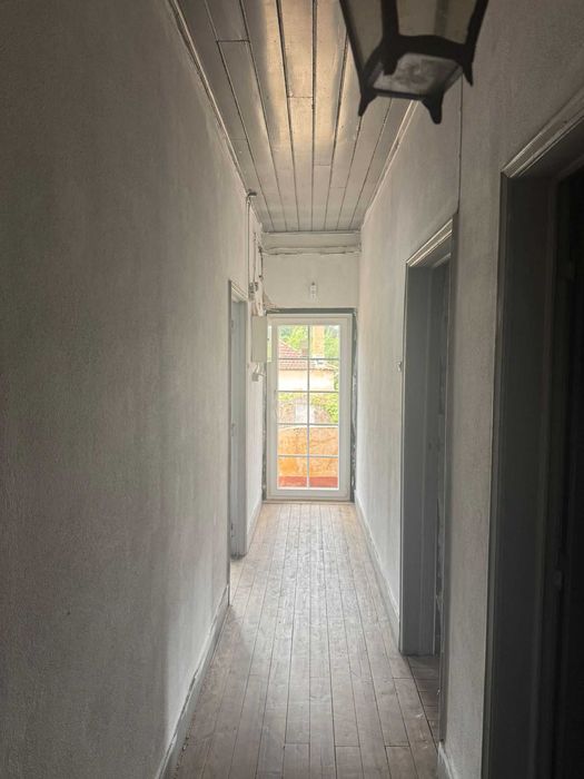 Quartos deade 200€ / 1º andar de moradia (PARTILHADA) + terreno
