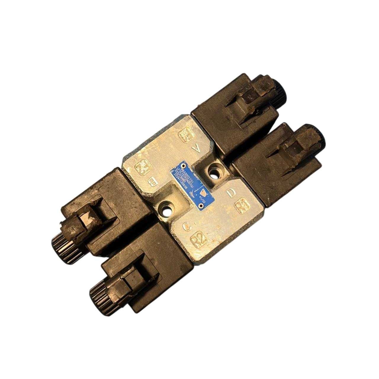 JCB 333/C6980 (JCB 25/223534 JCB 25/222973 JCB 25/222466) Rozdzielacz