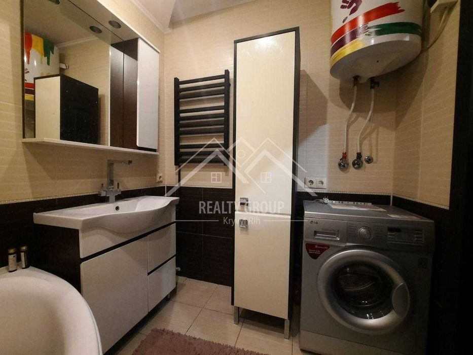 Продаж укомплеткованої  3к квартири (поруч парк)