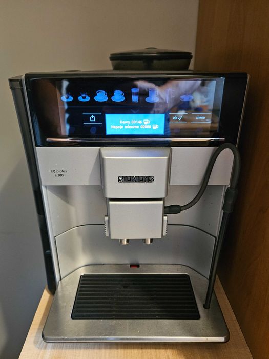Ekspres Siemens EQ.6 plus S300 bardzo mało używany