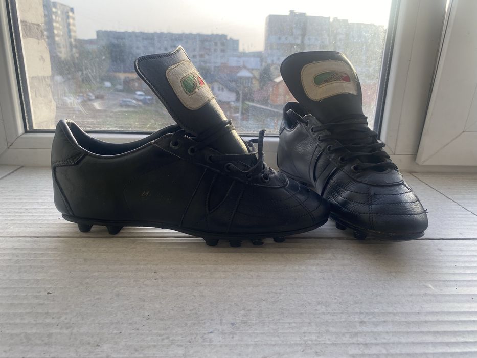 Продаються підліткові бутси