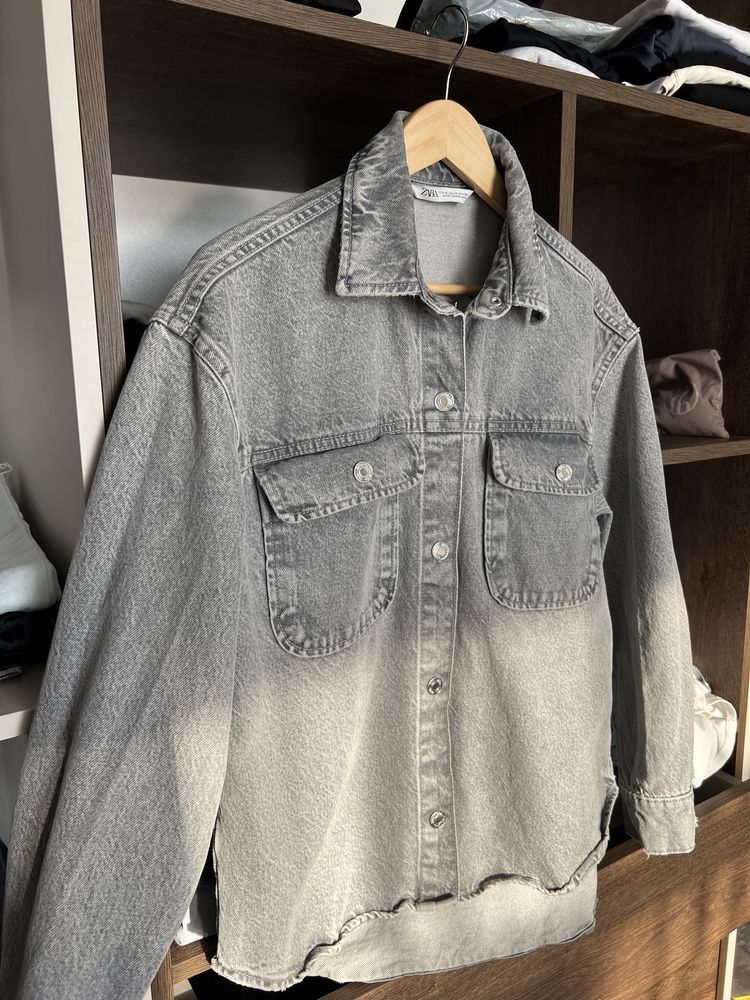 Джинсовка Zara в сірому кольорі