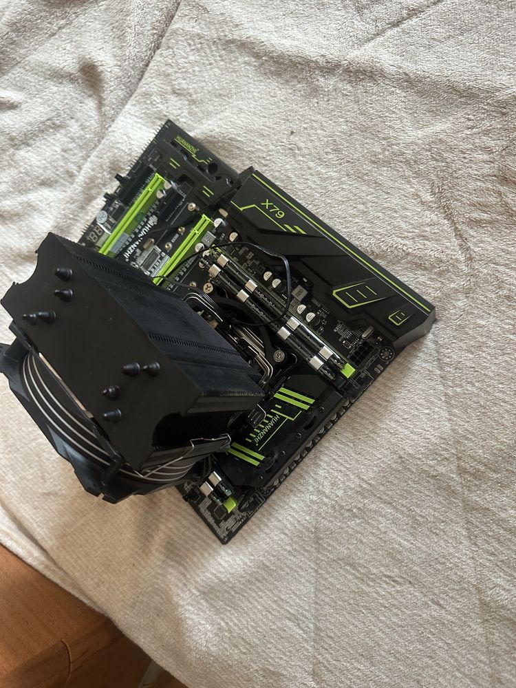Комплект Huananzhi x79 + xeon 2680v4 +16gb ddr3