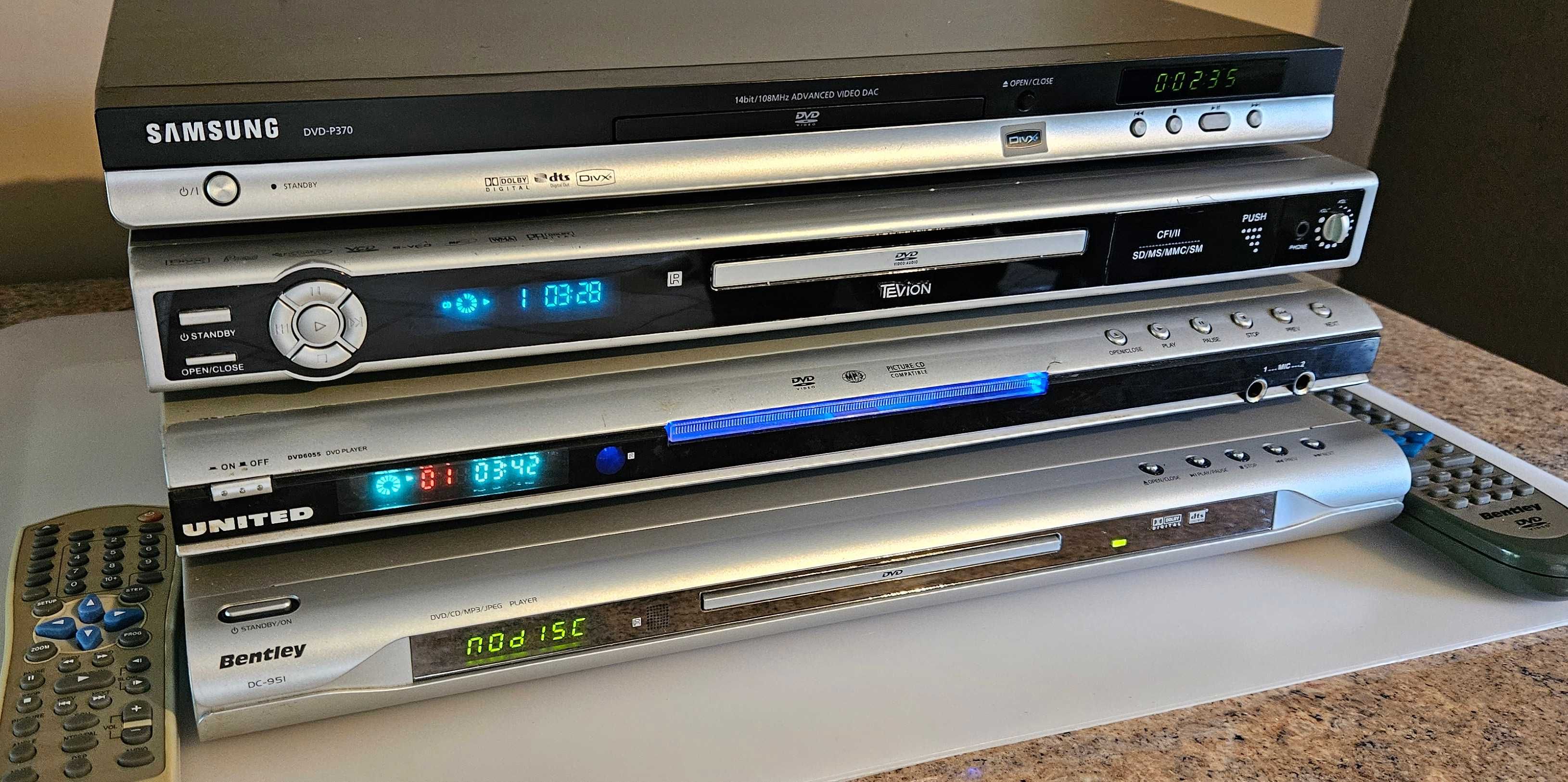 8xDVD Tevion 5000 Bentley DC - 951 Samsung DVDP370 United DVD 6055...