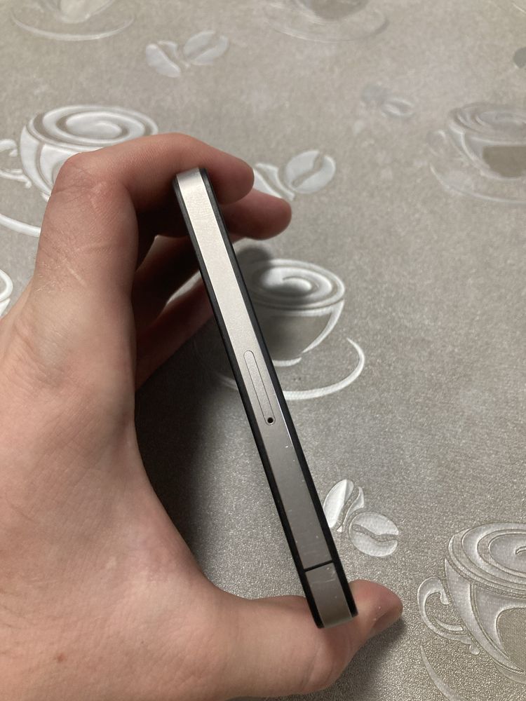 Продама мобильный телефон/смартфон iPhone 4 16gb Neverlock
