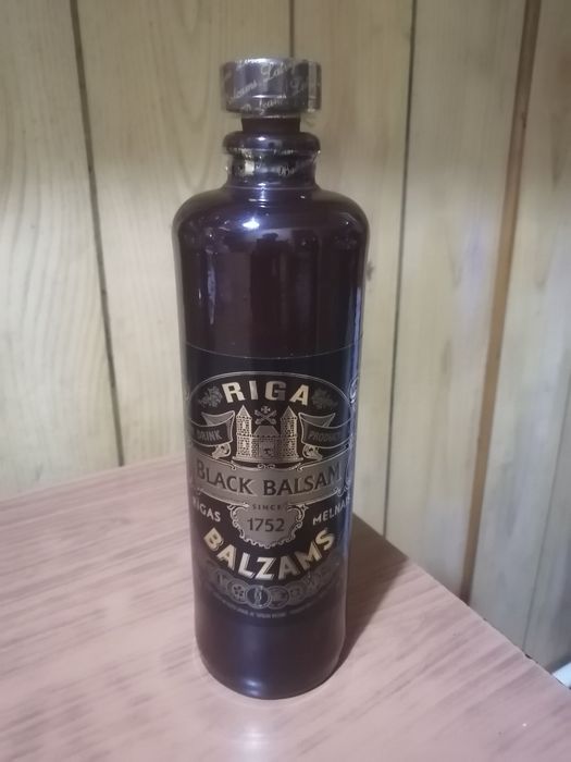 Продам керамическую бутылку от рижского бальзама.