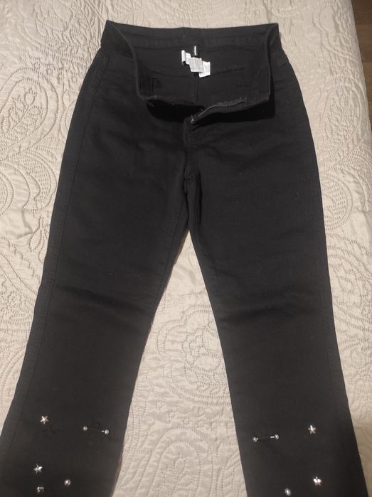 Czarne spodnie Calzedonia z ozdobami