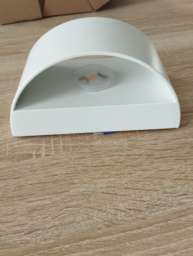 Lampka ledowa na sciane