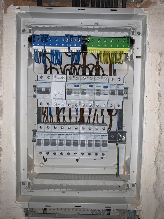 Електрик, виконую всю роботу по електриці!