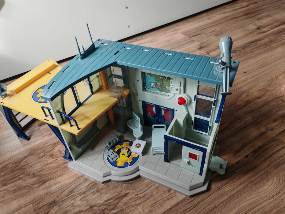 Posterunek policji strażak sam