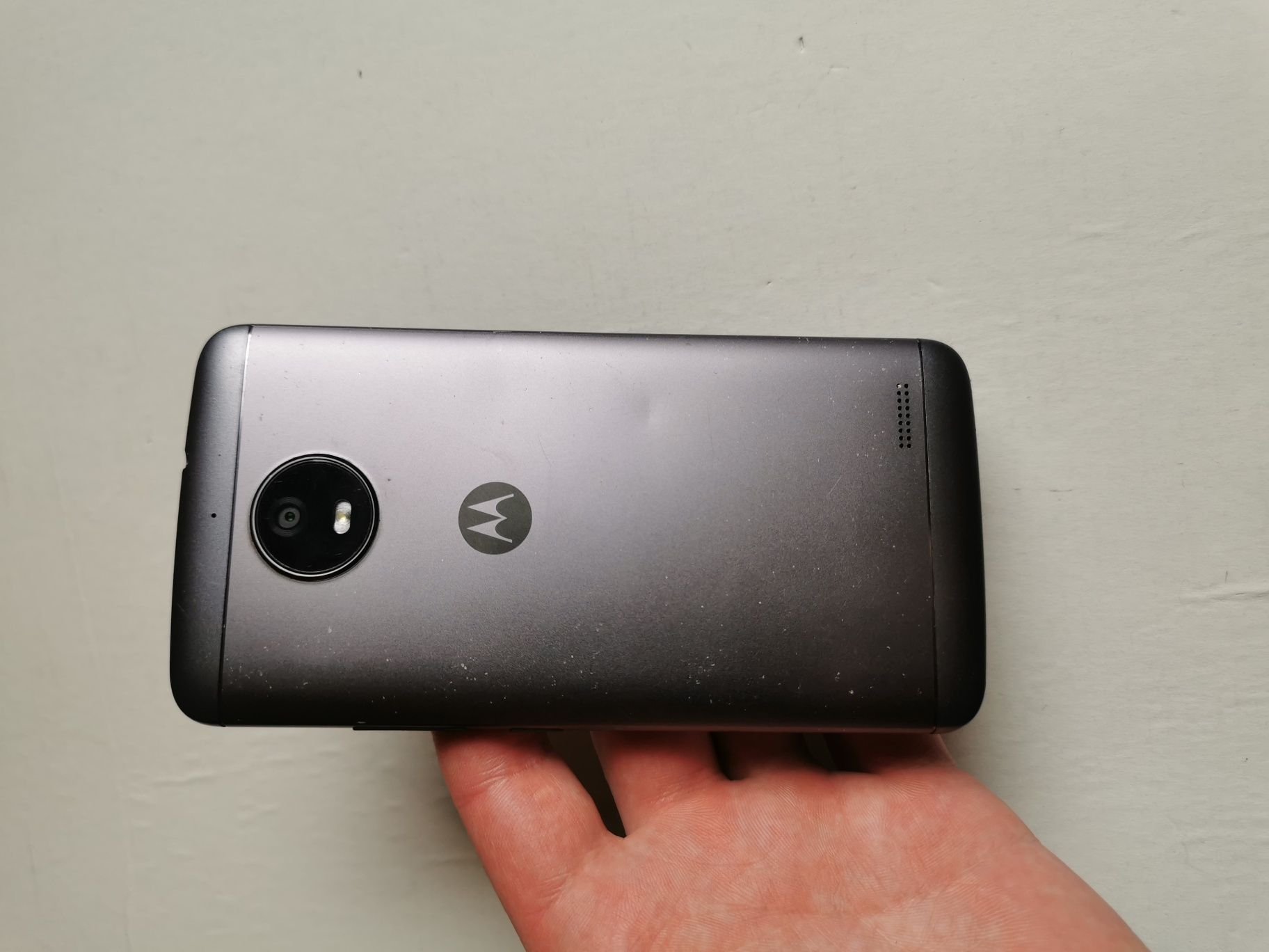 Motorola XT1762 (Moto E4) 2/16Gb + карта microSD 16Gb